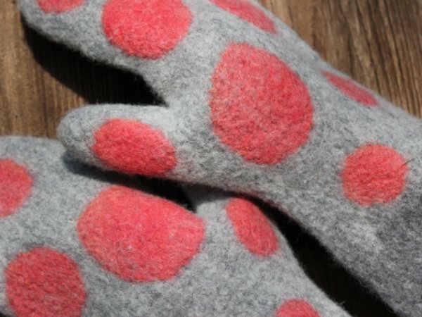Gloves ,, Red bubbles " 2