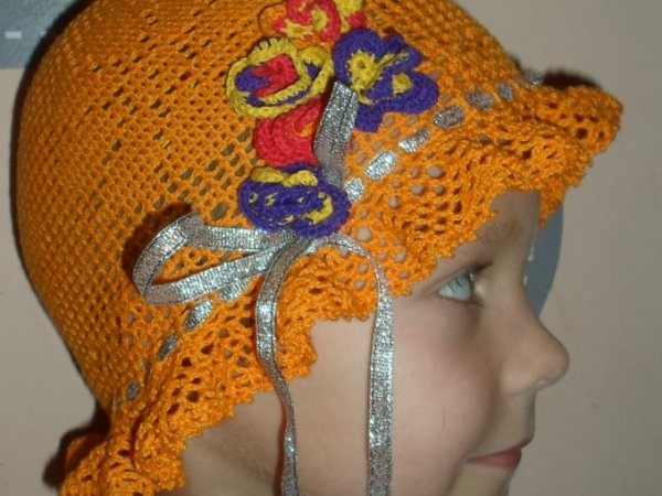 Oranžinė kepurytė 2
