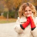 Red riesines with fingers - Wristlets - felting