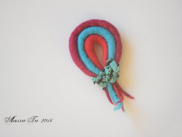 Fairies crest 1 - Brooches