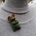 Teddy-brooch - Brooches - felting