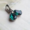 Swarovski emerald drops - Earrings - beadwork