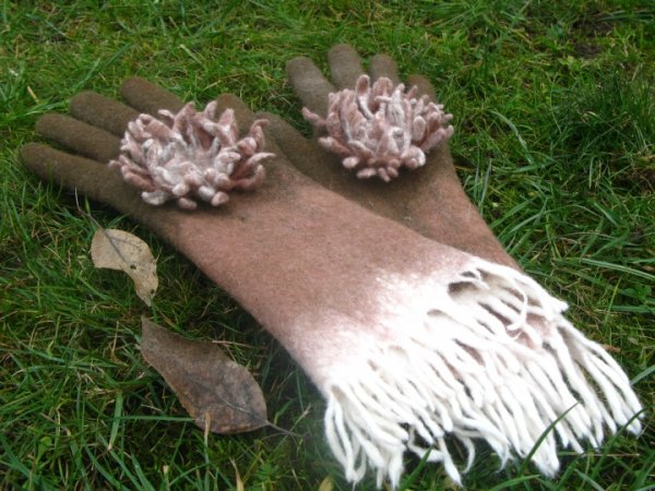 Brown long gloves 2