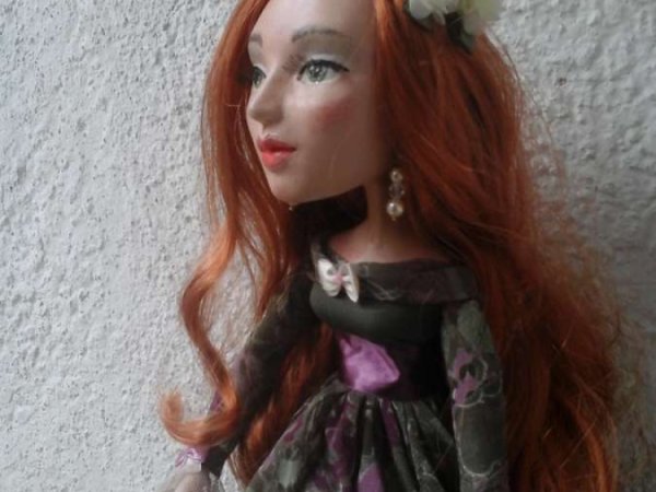 Rankų darbo interjerinė lėlė iš modelino 2