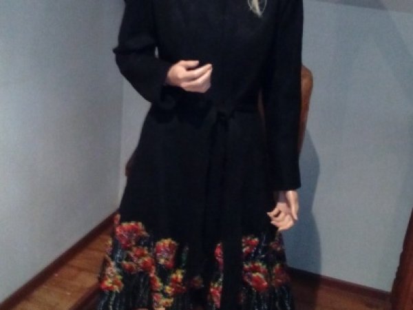 Juodas paltukas, aguonos tapytos - Jackets & coats