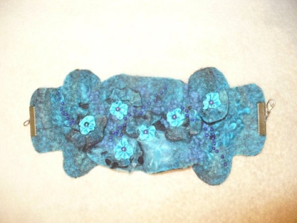 " alone blue eyes ... " - Bracelets