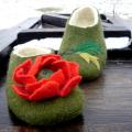 Poppies are attracted ... - Shoes & slippers - felting