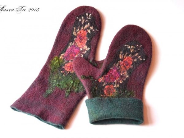 Spruce green with AUBERGINE - Gloves & mittens