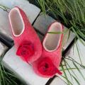 Red roses ... - Shoes & slippers - felting