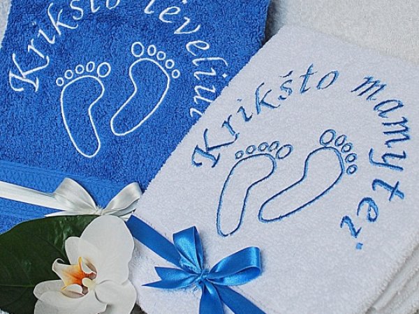 Dovana krikšto tėvams - siuvinėti rankšluosčiai su pėdutėmis 2