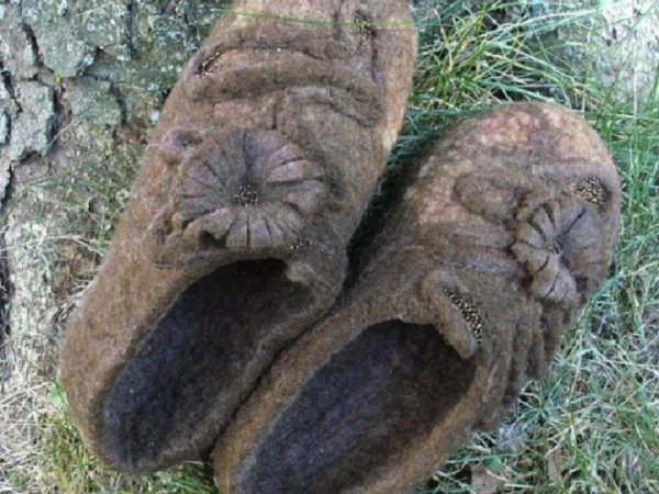 The Earth touched ... - Shoes & slippers