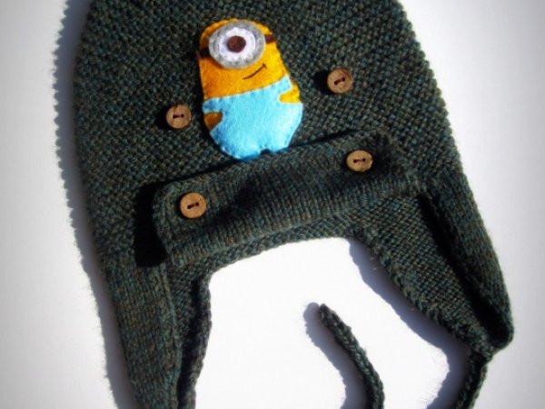 Merino wool kepurytė with minions application - Hats