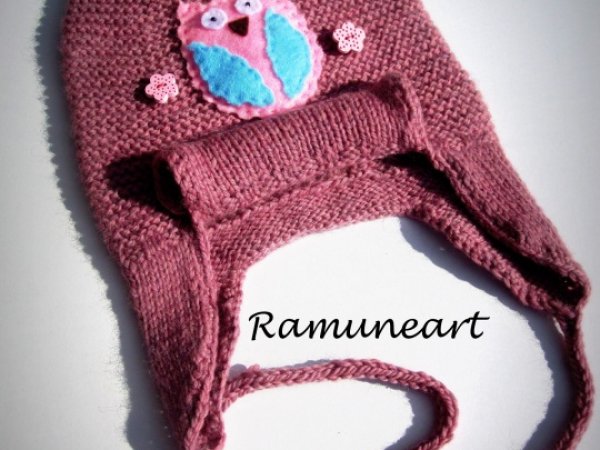 Merino wool kepurytė with Owl Chick application - Hats