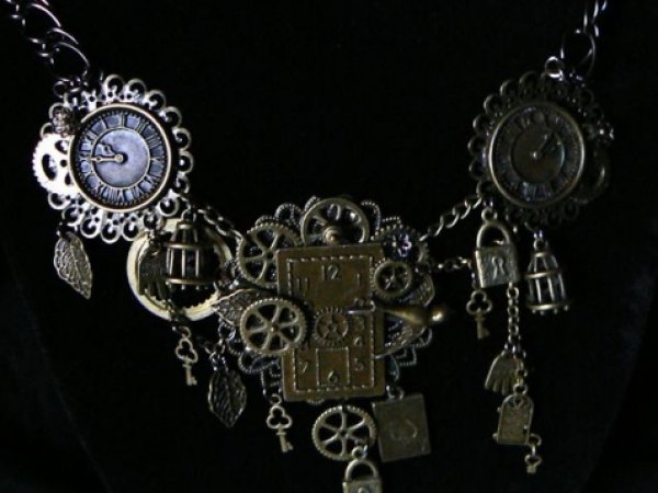 Lost in time - Necklace