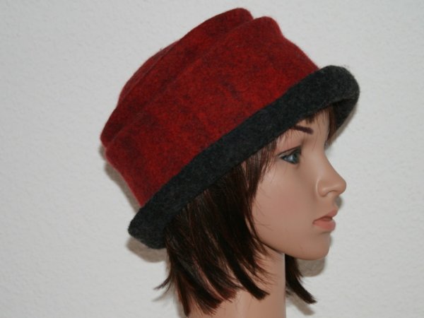 Skrybėlaitė ,,Raudona ,, 2