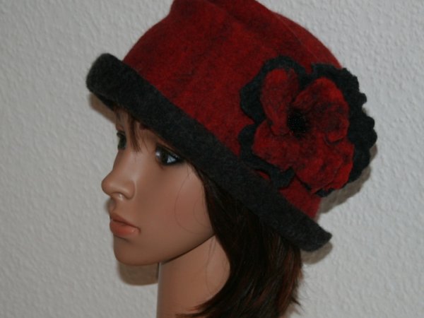 Skrybėlaitė ,,Raudona ,, 1