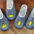 Felt tapkutes We are kings without crowns - Shoes & slippers - felting