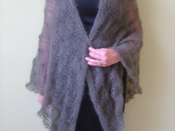 Pilka skraiste 1 - Wraps & cloaks