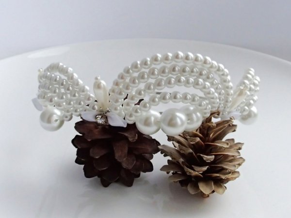 White perls crown 3