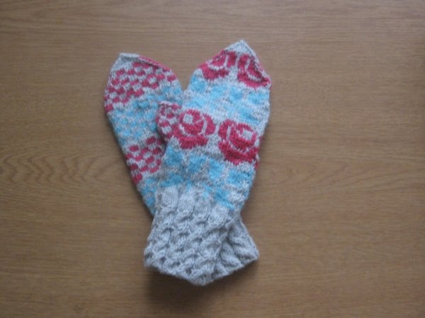 Pirstines su gelem - Gloves & mittens