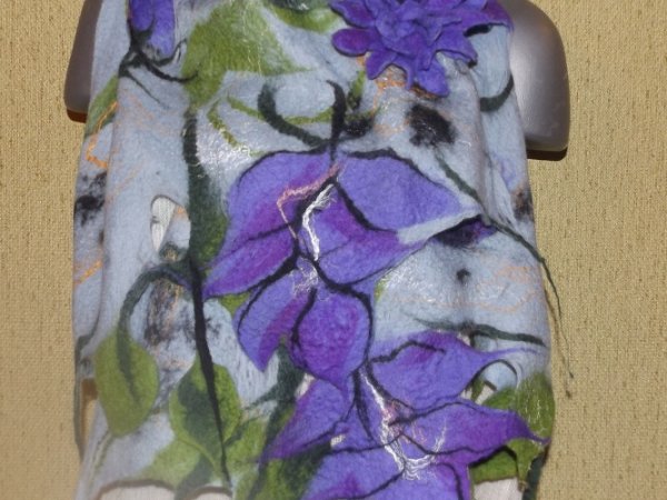 veltas šalis su violetinėm gėlėm 3