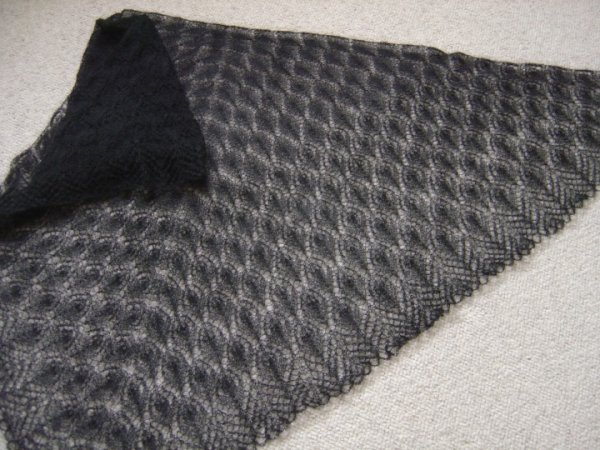 Juoda skraiste - Wraps & cloaks