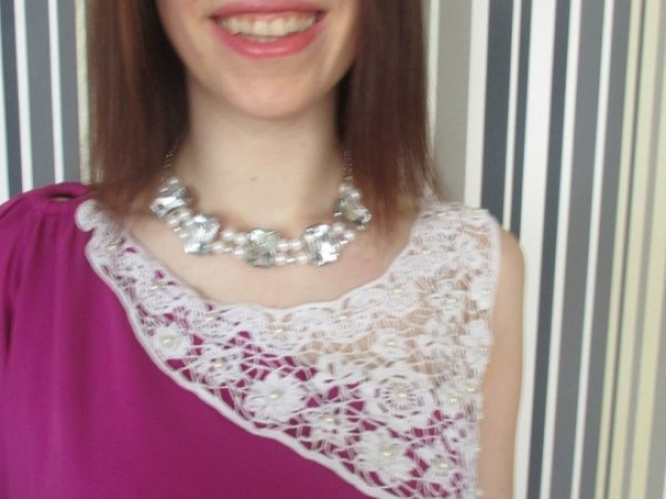 Airiškais nėriniukais papuošta suknutė - Dresses
