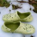 Women's slippers - Green snow - Shoes & slippers - felting