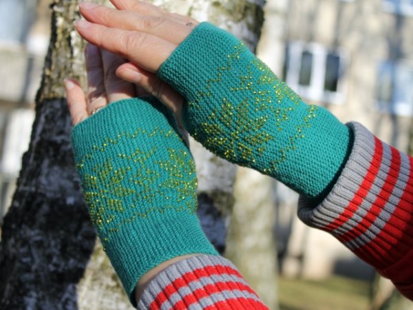 Long Turquoise Color Wrist Warmers, Traditional Flowers Pattern, Beaded Arm Warm 2