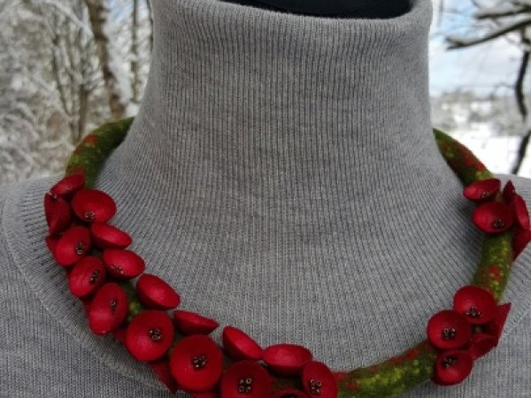 Felted necklase-Birds berries 2