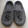 Grey slippers with initials - Shoes & slippers - felting