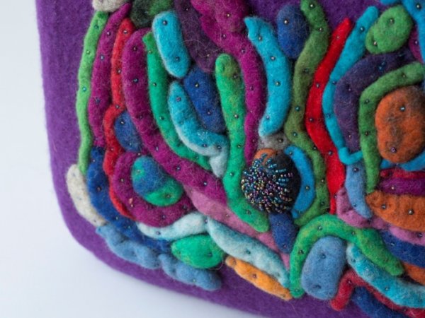 Velta talpi rankinė /purple felted bags 2