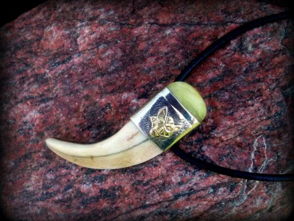 Pendant with a wolf 1