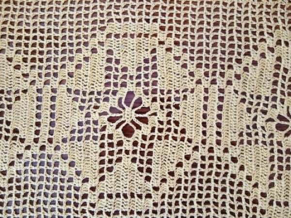 Yellow crocheted napkin 2