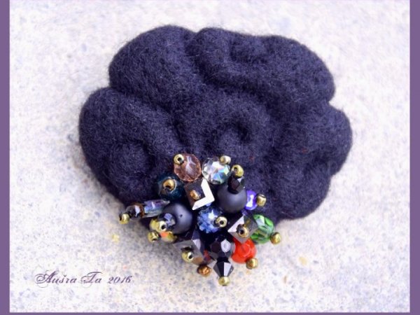 Juoda raizgaliukė - Brooches
