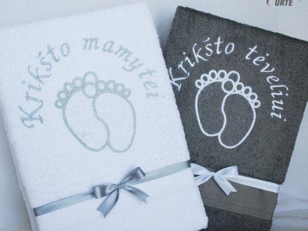 Linksmosios pėdutės - Siuvinėti rankšluosčiai Krikšto tėveliams 1