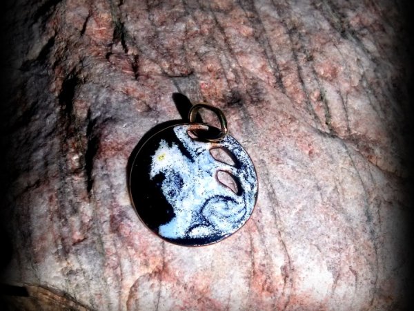 Pendant sphinx, enamel 3