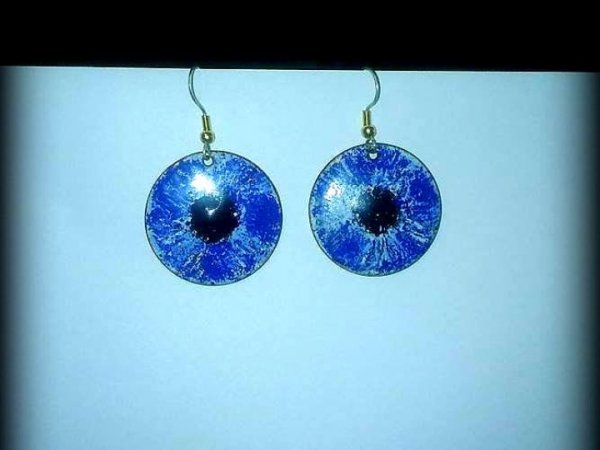 Earring with enamel, Eyes 3