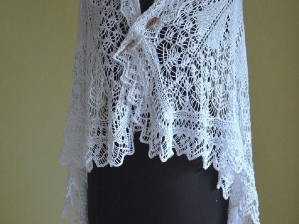 white knitted shawl 3