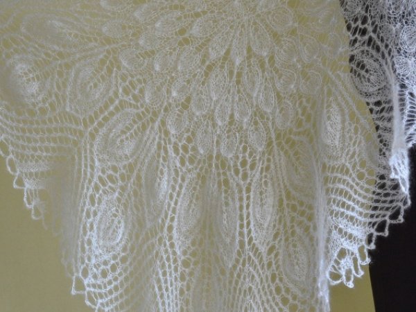 white knitted shawl 2