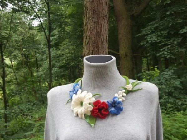 Vasara žieduos - Necklaces