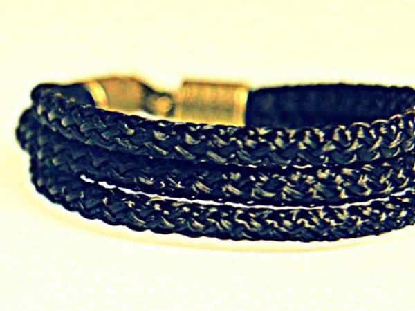 Juoda apyrankė - Bracelets