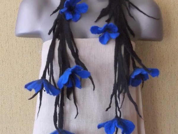 kaklo papuošalas juoda-mėlyna - Necklaces