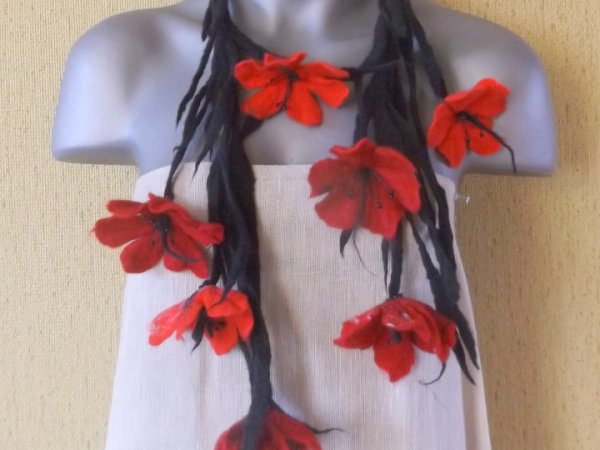 kaklo papuošalas juoda-raudona - Necklaces