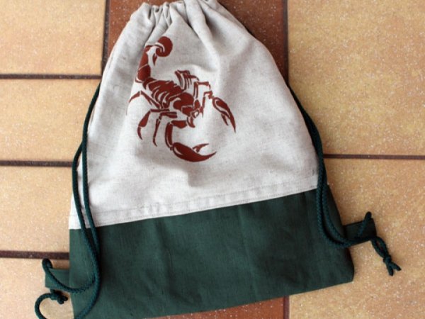 Krepšelis sportui su skorpionu - Handbags & wallets