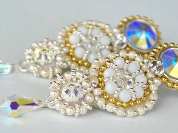 Earring "White Queen" 2