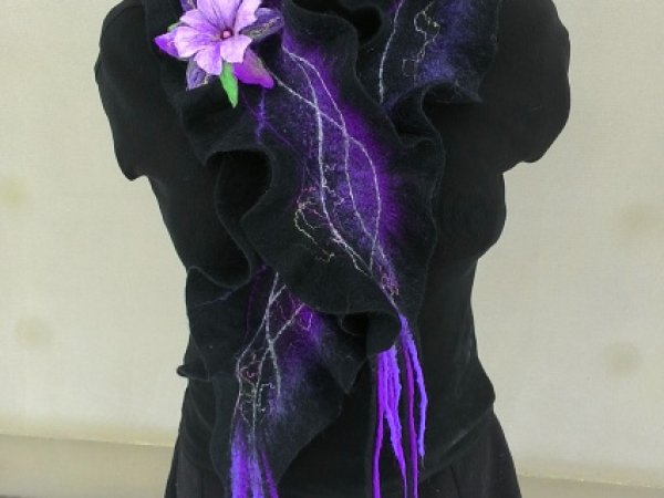 Juodai violetinis veltas šalikas 1