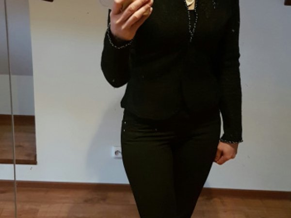 Juodas veltas švarkelis 2