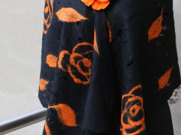 Veltas šalikas ,,ORANŽINĖS GĖLĖS ,, 2