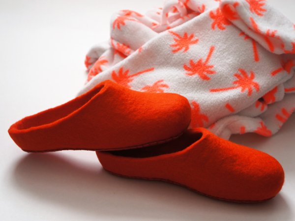 Ryškiai oranžinės veltinio tapkės "Jai" - Shoes & slippers